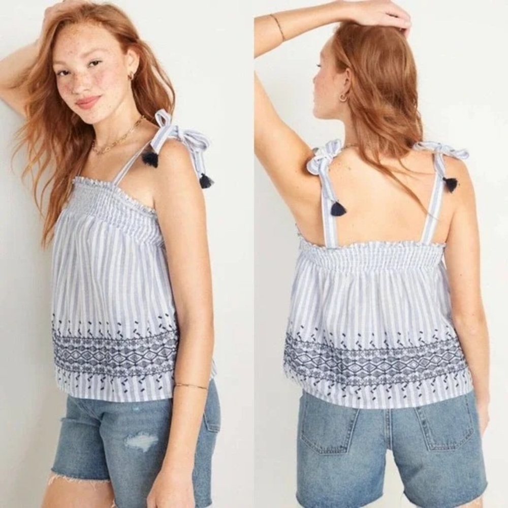Old Navy embroided smocked tie top woman's XS - Picture 2 of 5